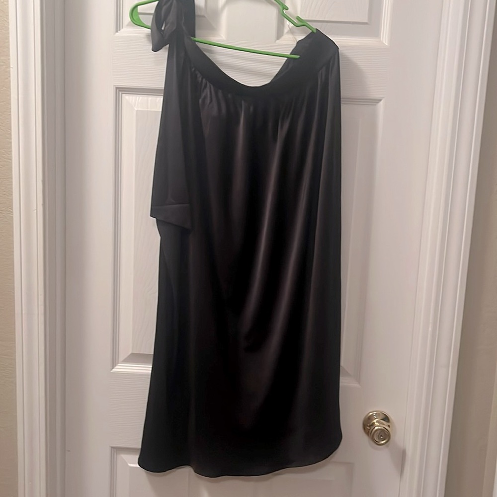 JODIFL one shoulder black dress. Ties on one shoulder. Size large